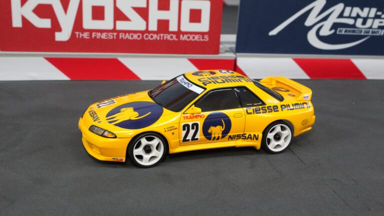 Nissan R32 – 1990 Gr.A Piumini (Yellow) #22 Hi-Land (JTCC)
